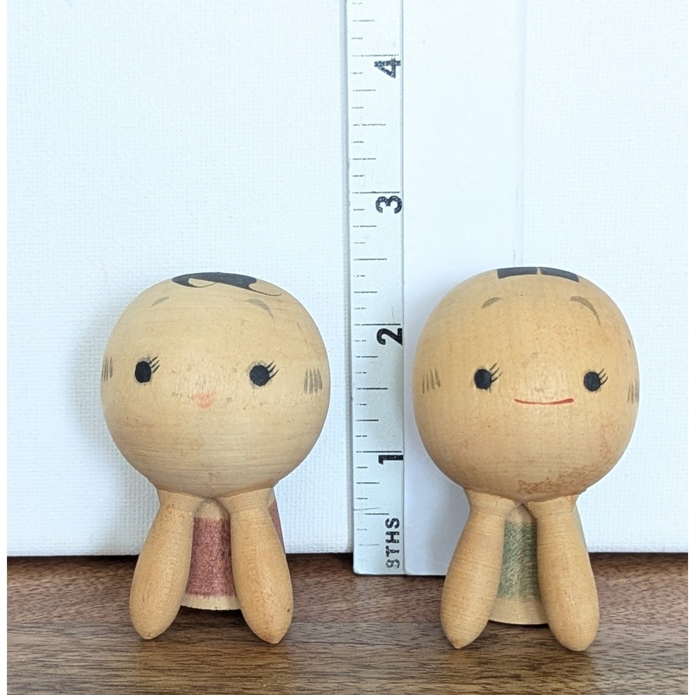 Pair Vintage Japanese Kokeshi Dolls Signed Hand Painted Wood Cute 2.5"Boy Girl - Picture 9 of 13